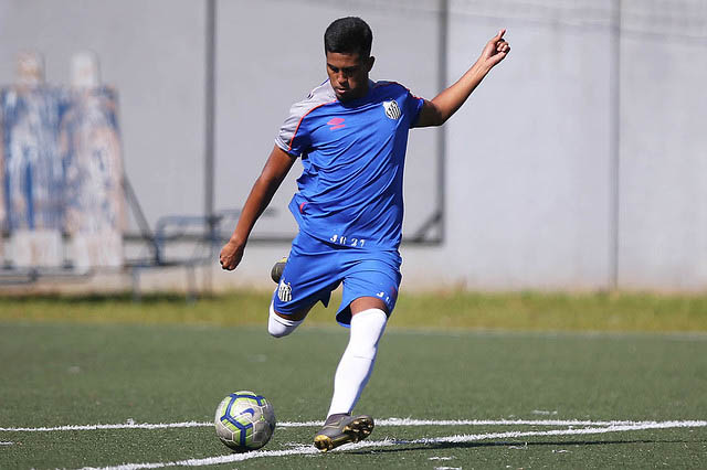 Duas Promessas Da Base Treinam O Elenco Profissional Do Santos