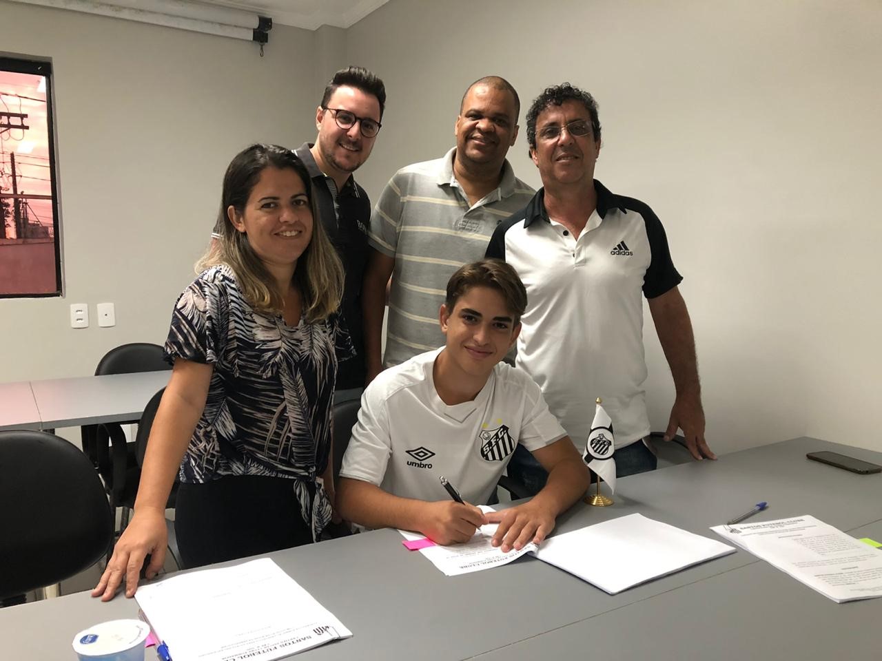 Promessa da base Matheus Lima assina primeiro contrato Diário do Peixe