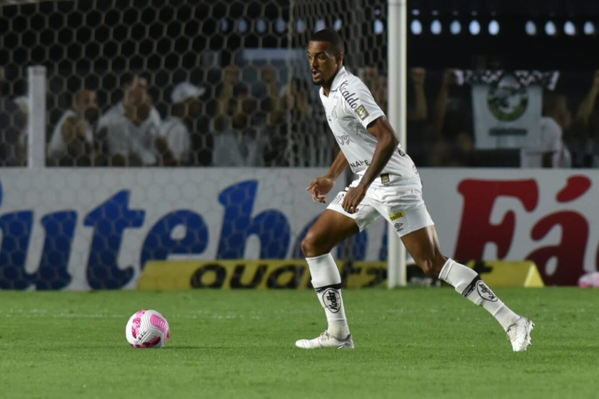 Luiz Felipe Sente Desconforto Na Coxa E Vira D Vida No Santos