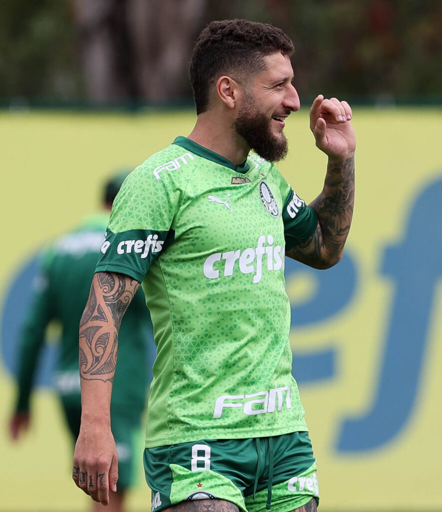 Santos abre conversas o Palmeiras por empréstimo do volante Zé