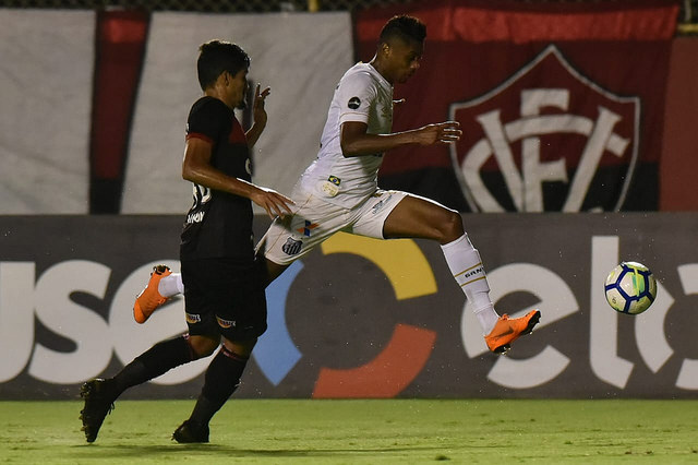 Sem óculos, Bruno Henrique comemora e cita Davids - Diário do Peixe