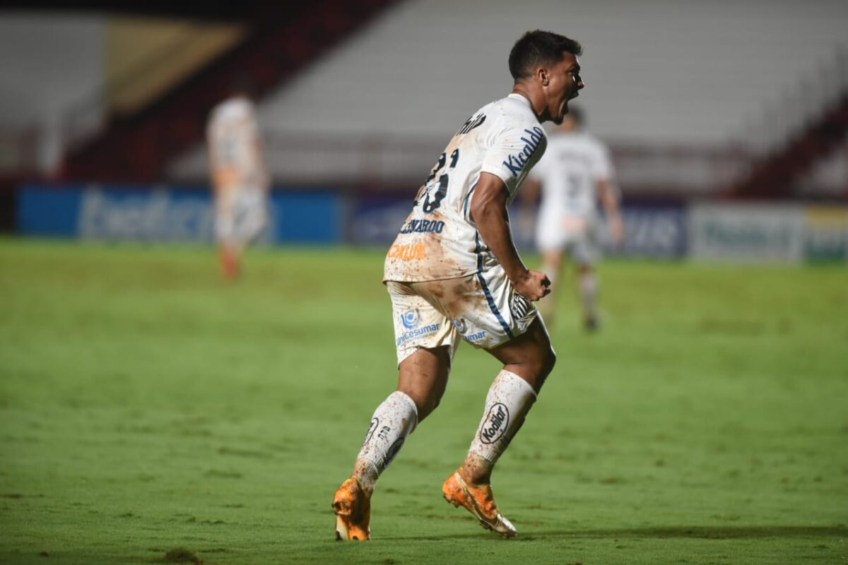 Santos busca empate com Atlético-GO e ainda sonha com vaga