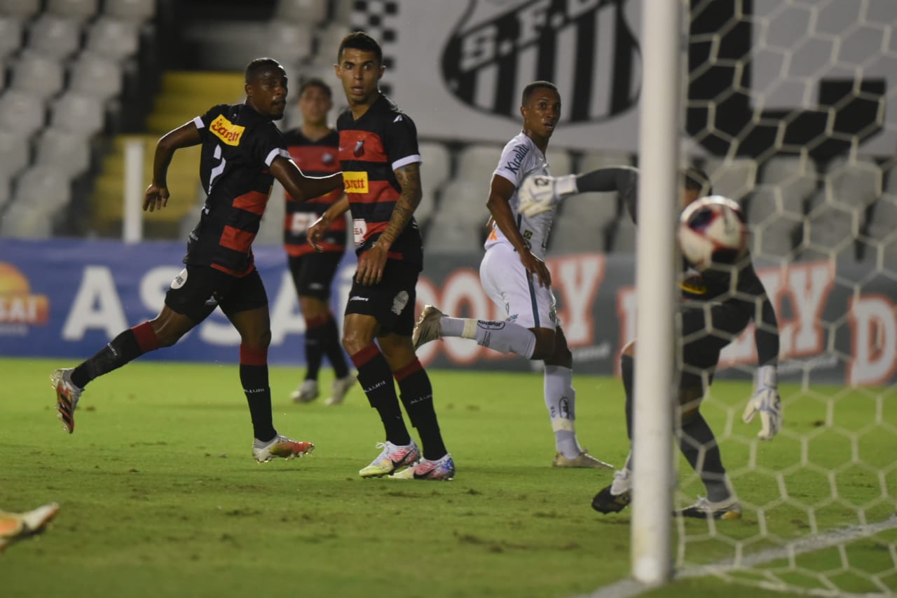 Odair Hellman admite pior atuação e pede desculpas ao torcedor do Santos -  Diário do Peixe