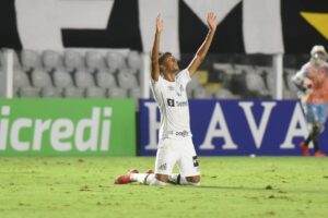 Bruno Marques volta a ser relacionado nos jogos do Santos