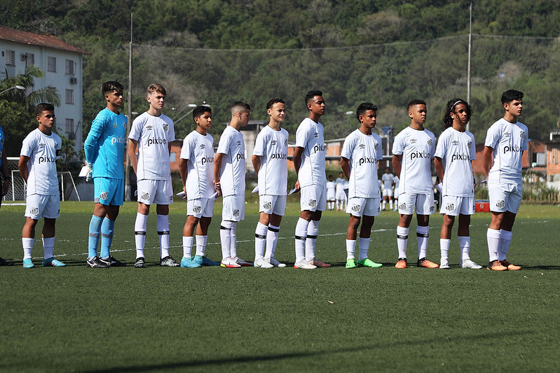 Santos Futebol Clube - Amanhã tem #MeninosDaVila! Pelo #PaulistãoSub20, o  Peixão vai até São Bernardo enfrentar o time da casa. A bola rola às 15h,  com transmissão no  do Paulistão. Vamos!