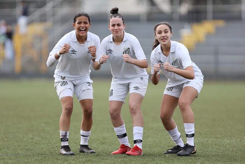 Sereinhas da Vila goleiam Centro Olímpico em estreia no Campeonato Paulista  Feminino Sub-17 - Santos Futebol Clube