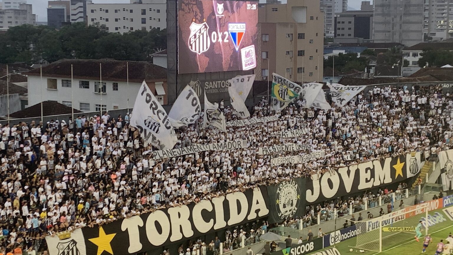 Torcida Do Santos Protesta Após Derrota Para O Fortaleza Na Vila