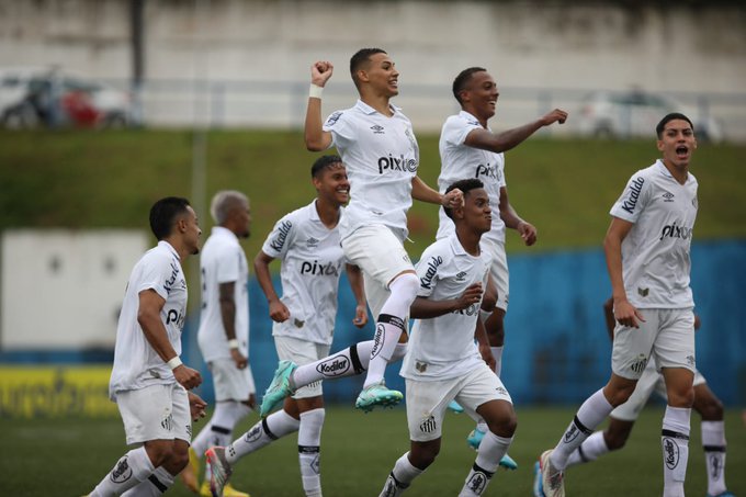 Santos prepara ações para homenagear os 81 anos do Rei Pelé - Lance!