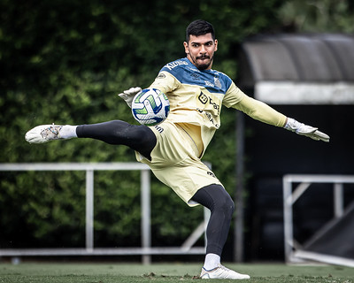 João Paulo está entre os goleiros com mais defesas no Brasileirão –  Santistas