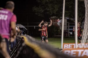 Ex-Vitória, campeão da Libertadores pelo Santos, acerta com clube da Série B