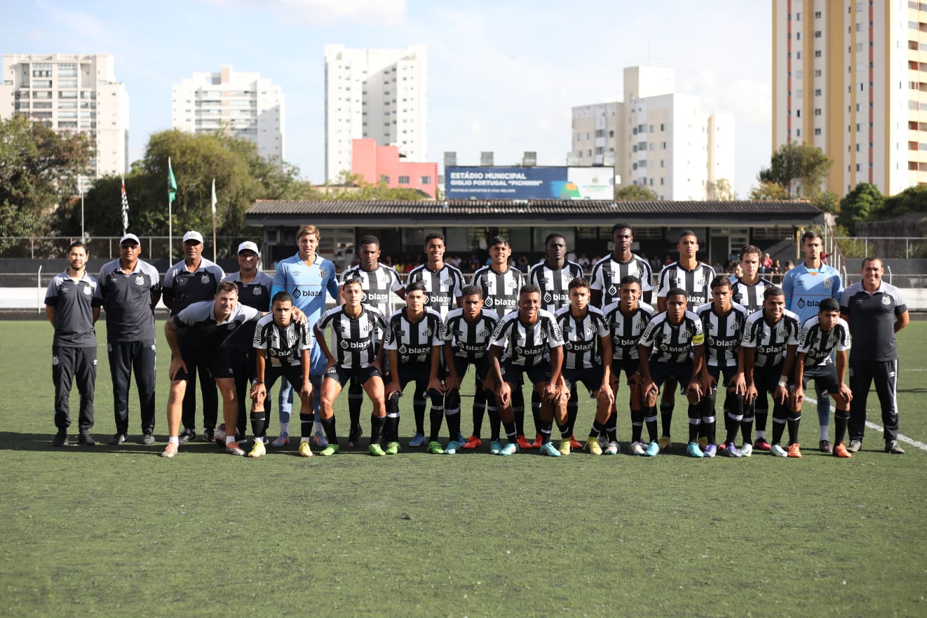 Santos Futebol Clube - Amanhã tem #MeninosDaVila! Pelo #PaulistãoSub20, o  Peixão vai até São Bernardo enfrentar o time da casa. A bola rola às 15h,  com transmissão no  do Paulistão. Vamos!