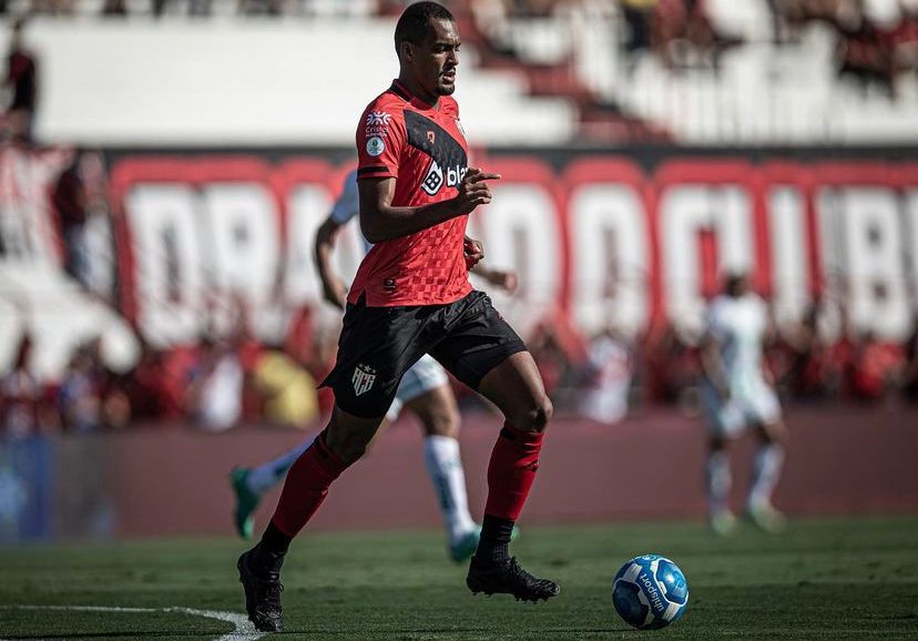 Reforço do Sub-14 do Santos já trocou camisa com promessa antes de chegada  ao clube