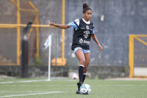 Zagueiro Tayla rescinde contrato com as Sereias da Vila e acerta com o Grêmio