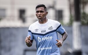 Fábio Carille espera contar com Morelos no próximo jogo do Santos
