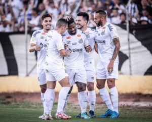 Santos vence o Mirassol e fica perto da classificação no Paulistão