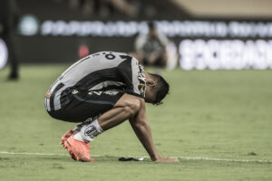 Rivalidade entre Santos e Palmeiras aumentou após Peixe salvar rival do rebaixamento