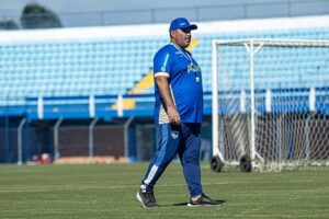 Técnico Eduardo Barroca é demitido pelo Avaí após derrota para o Santos