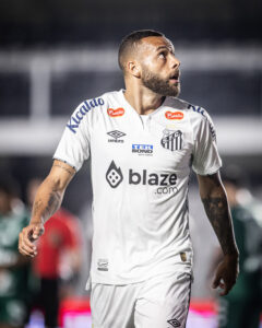 Guilherme assume artilharia do Santos na temporada com gol diante do Guarani