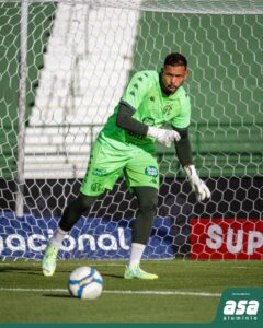 Emprestados do Santos: Vladimir é titular em vitória do Guarani na Série B