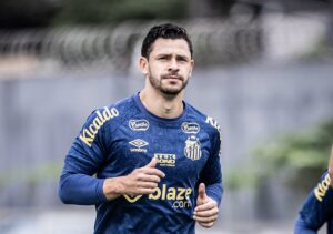 Giuliano ainda não volta ao Santos na partida contra o Avaí