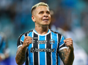 Santos aposta em compra do meia-atacante Soteldo pelo Grêmio