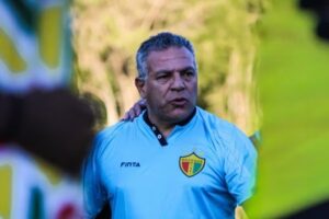 Brusque demite técnico Luizinho Vieira após derrota para o Santos