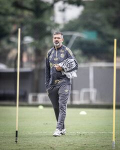 Auxiliar técnico do Santos afirma que na Série B não precisa ter um jogo vistoso