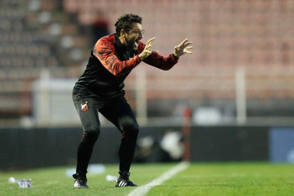 Próximos adversários do Santos, Ituano e Vila Nova demitem os treinadores