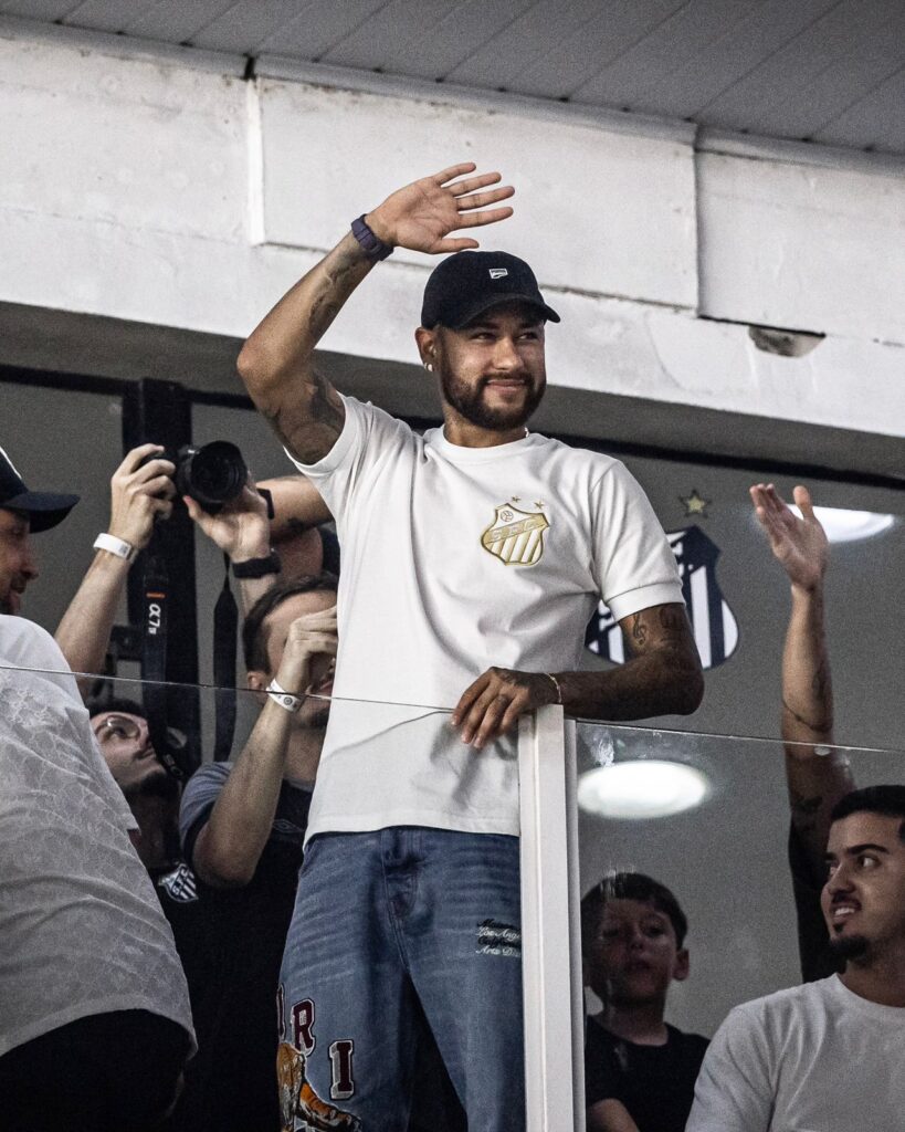 Santos celebra retorno de Neymar aos gramados e reforça laços com o craque