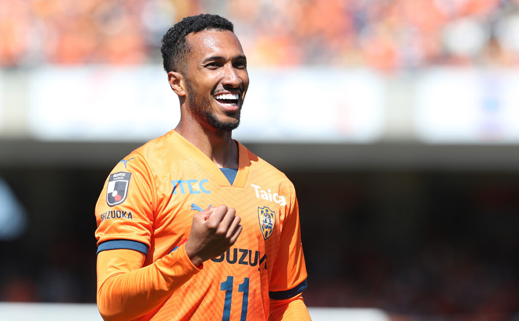 Emprestado pelo Santos, Lucas Braga é destaque em acesso do Shimizu S-Pulse à elite no Japão