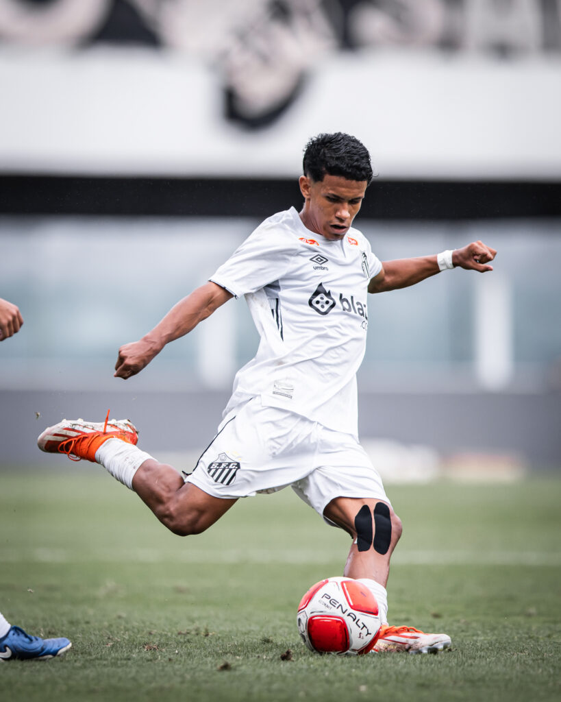 Santos goleia Abadiânia na estreia da Copa Brasileirinho Sub-15