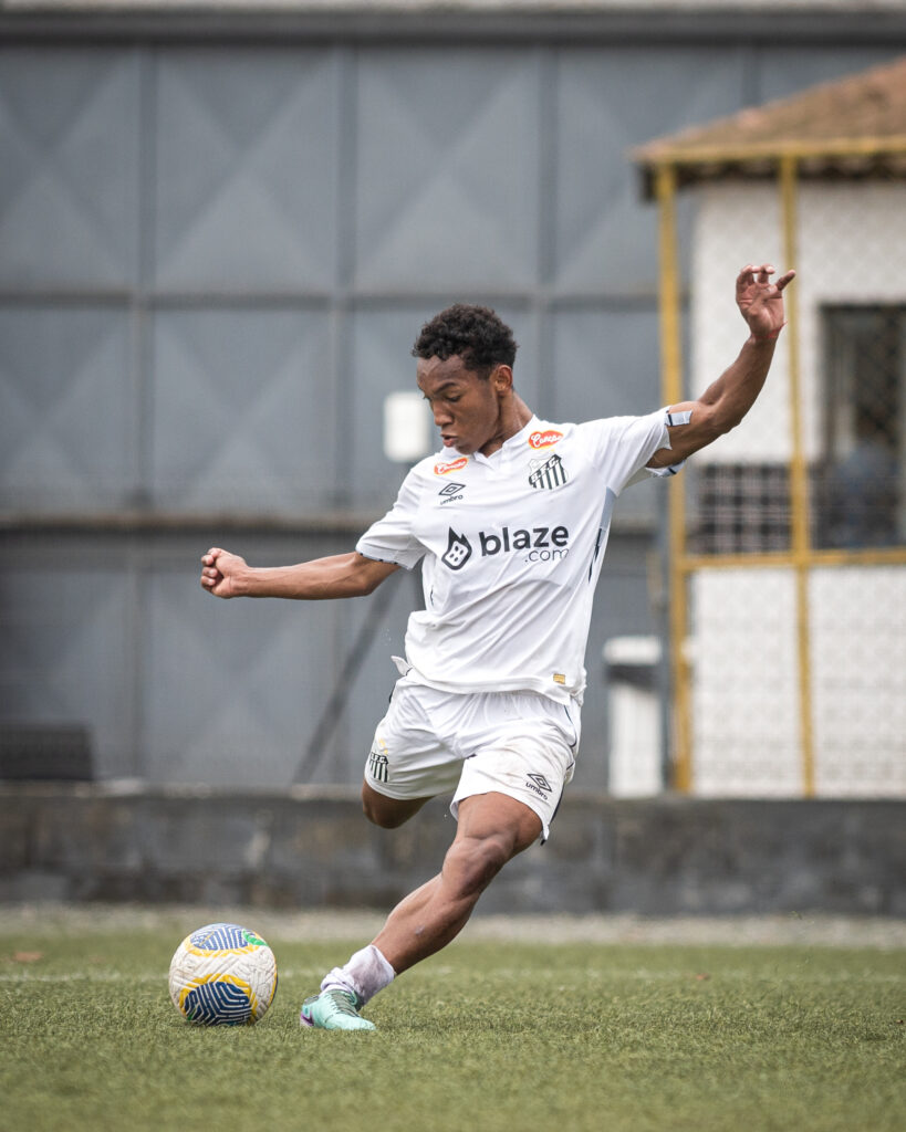 Santos vence Barra e avança à semifinal da BG Cup de Futebol Júnior