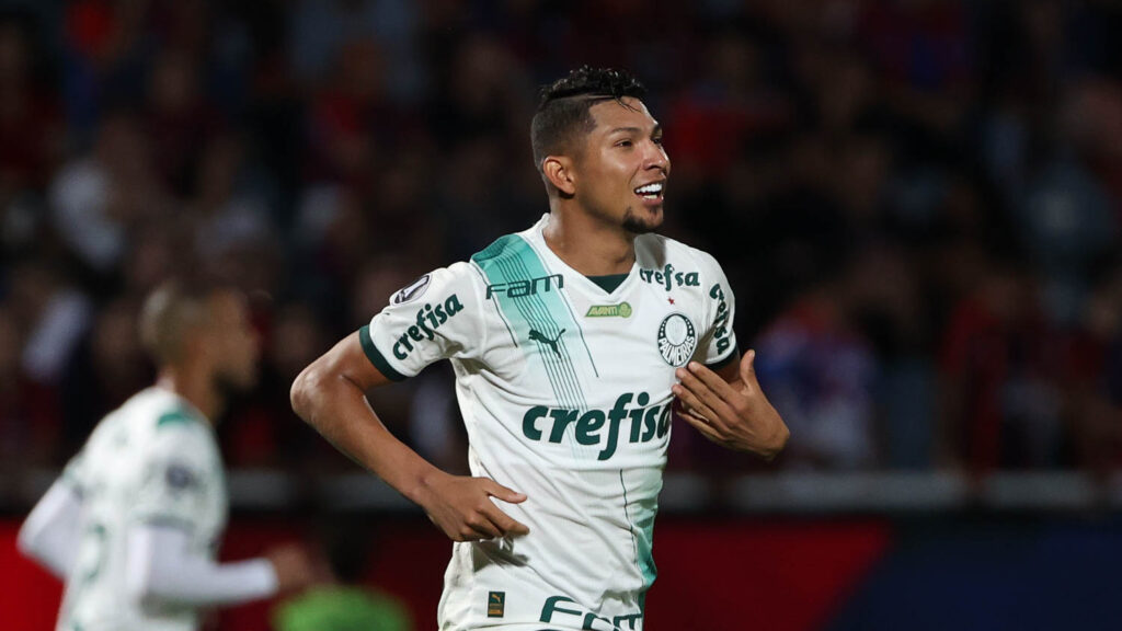 Santos consulta situação do atacante Rony, do Palmeiras